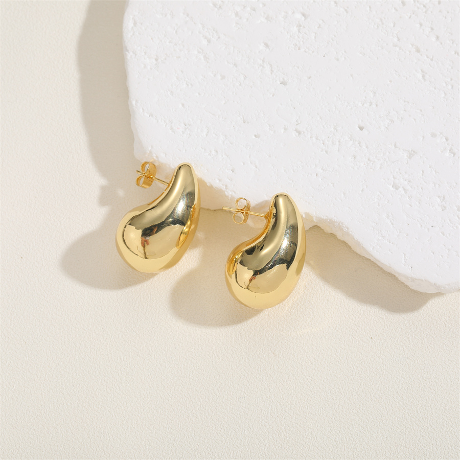 Süß Einfacher Stil Pendeln Wassertropfen Kupfer Überzug Aushöhlen 14 Karat Vergoldet Weißgold Plattiert Ohrringe Halskette display picture 1