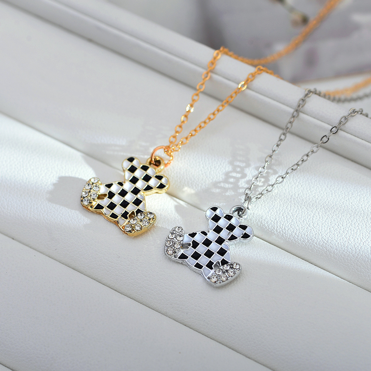 Simple Style Checkered Alloy Bear Plating Women's Pendant Necklace display picture 2