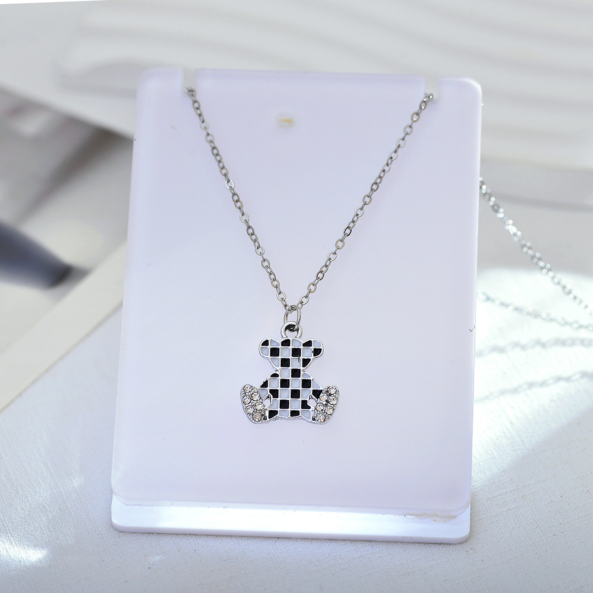 Simple Style Checkered Alloy Bear Plating Women's Pendant Necklace display picture 3