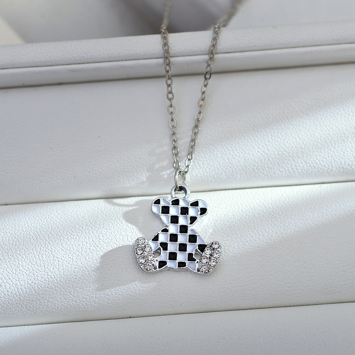 Simple Style Checkered Alloy Bear Plating Women's Pendant Necklace display picture 4