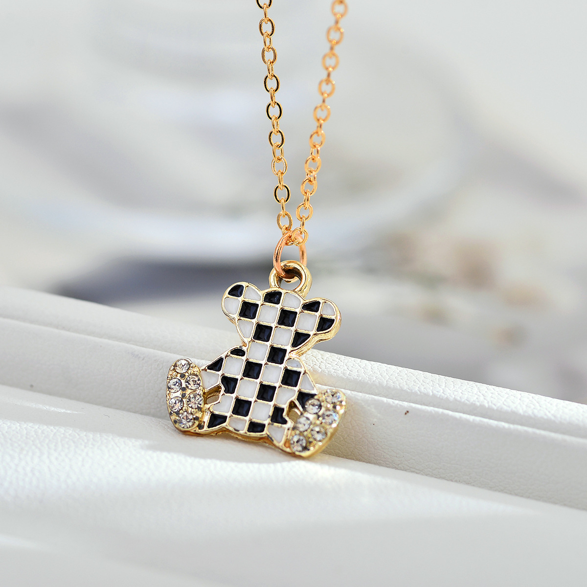 Simple Style Checkered Alloy Bear Plating Women's Pendant Necklace display picture 5