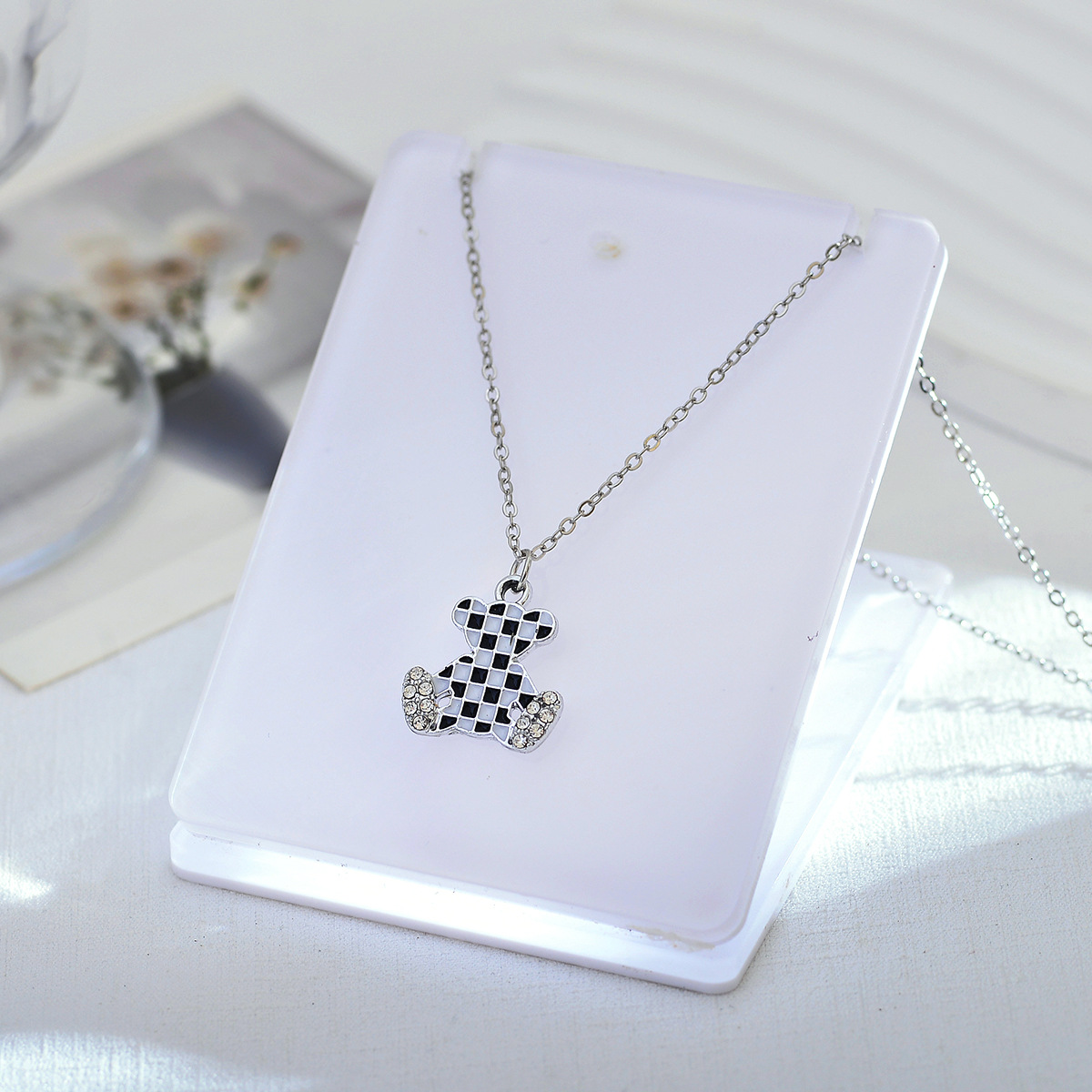 Simple Style Checkered Alloy Bear Plating Women's Pendant Necklace display picture 7