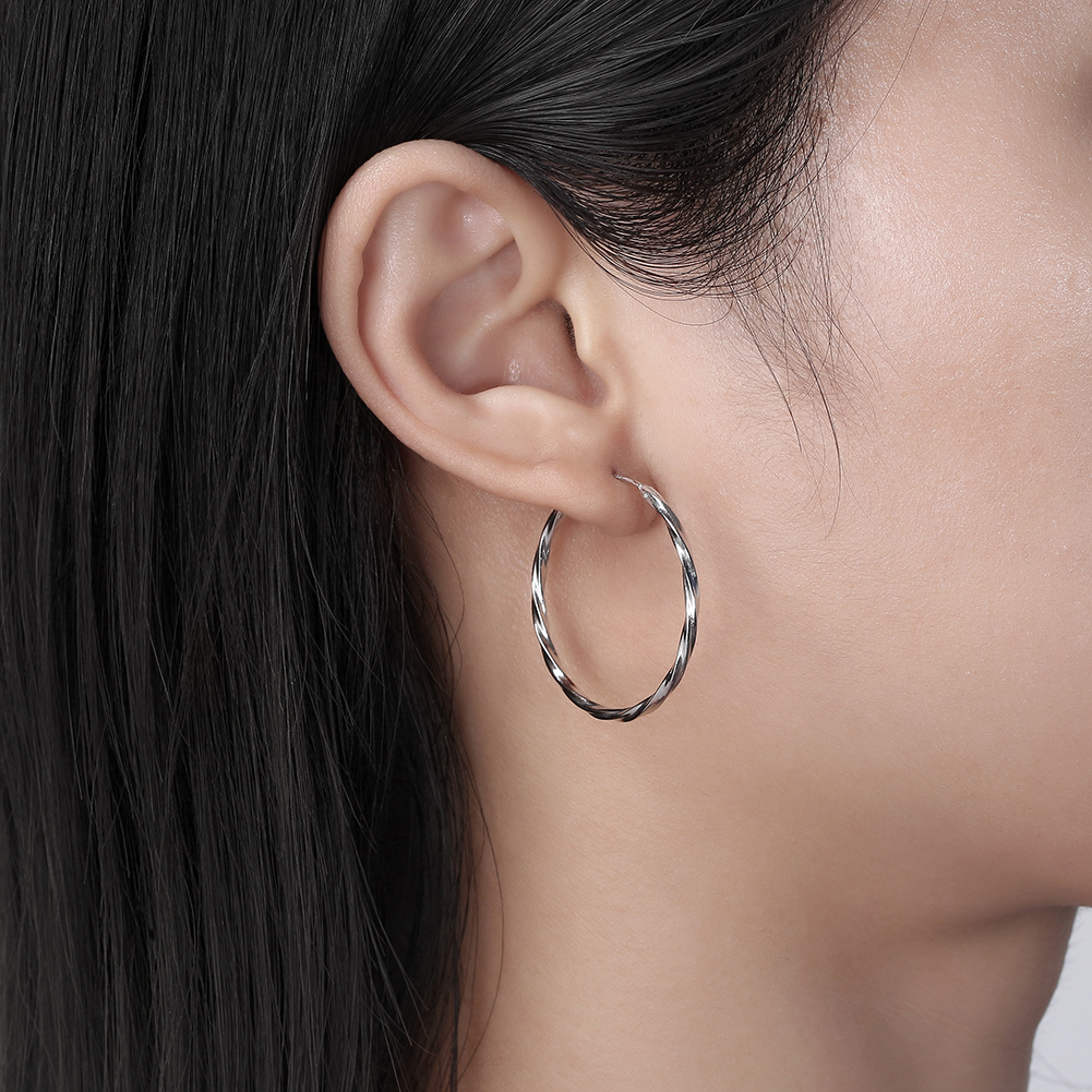 1 Pair Modern Style Classic Style Korean Style Circle Plating Sterling Silver White Gold Plated Rhodium Plated Silver Plated Hoop Earrings display picture 7