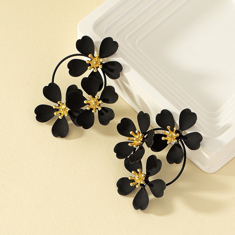 1 Pair Sweet Flower Asymmetrical Alloy Ear Studs display picture 4