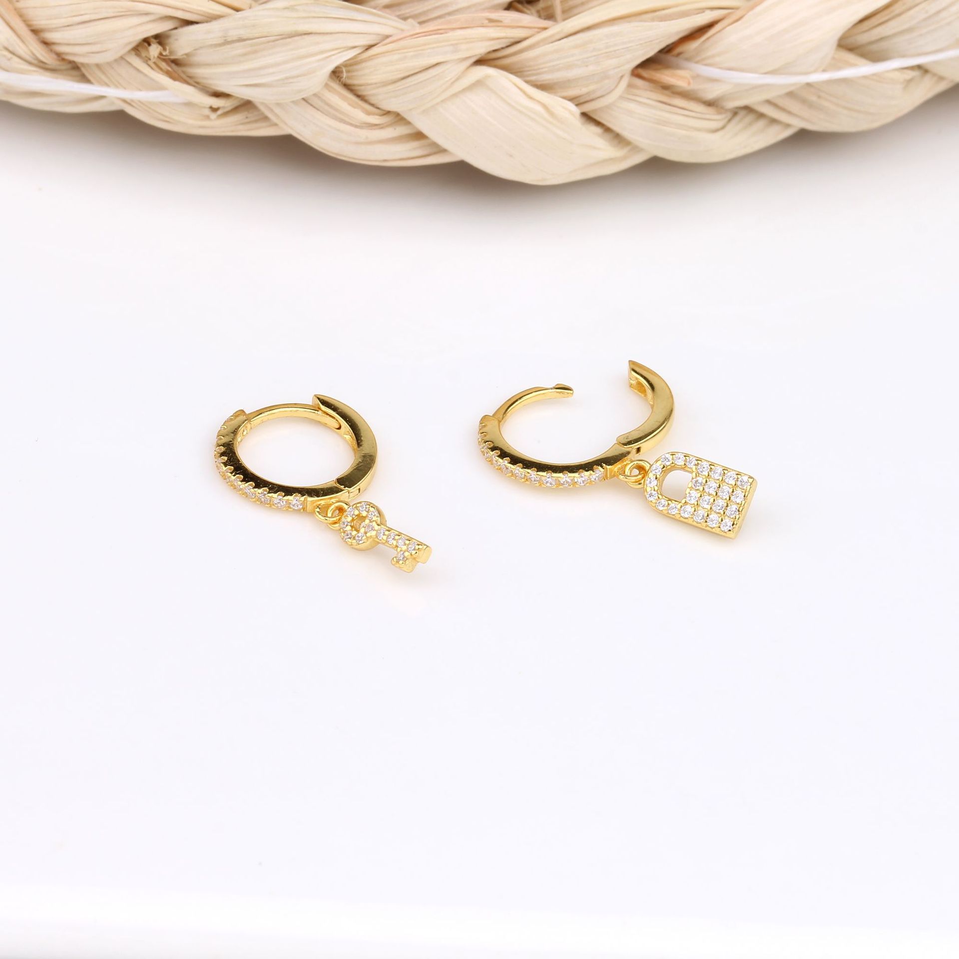 1 Pair Casual Simple Style Key Lock Asymmetrical Plating Inlay Sterling Silver Zircon White Gold Plated Gold Plated Drop Earrings display picture 11