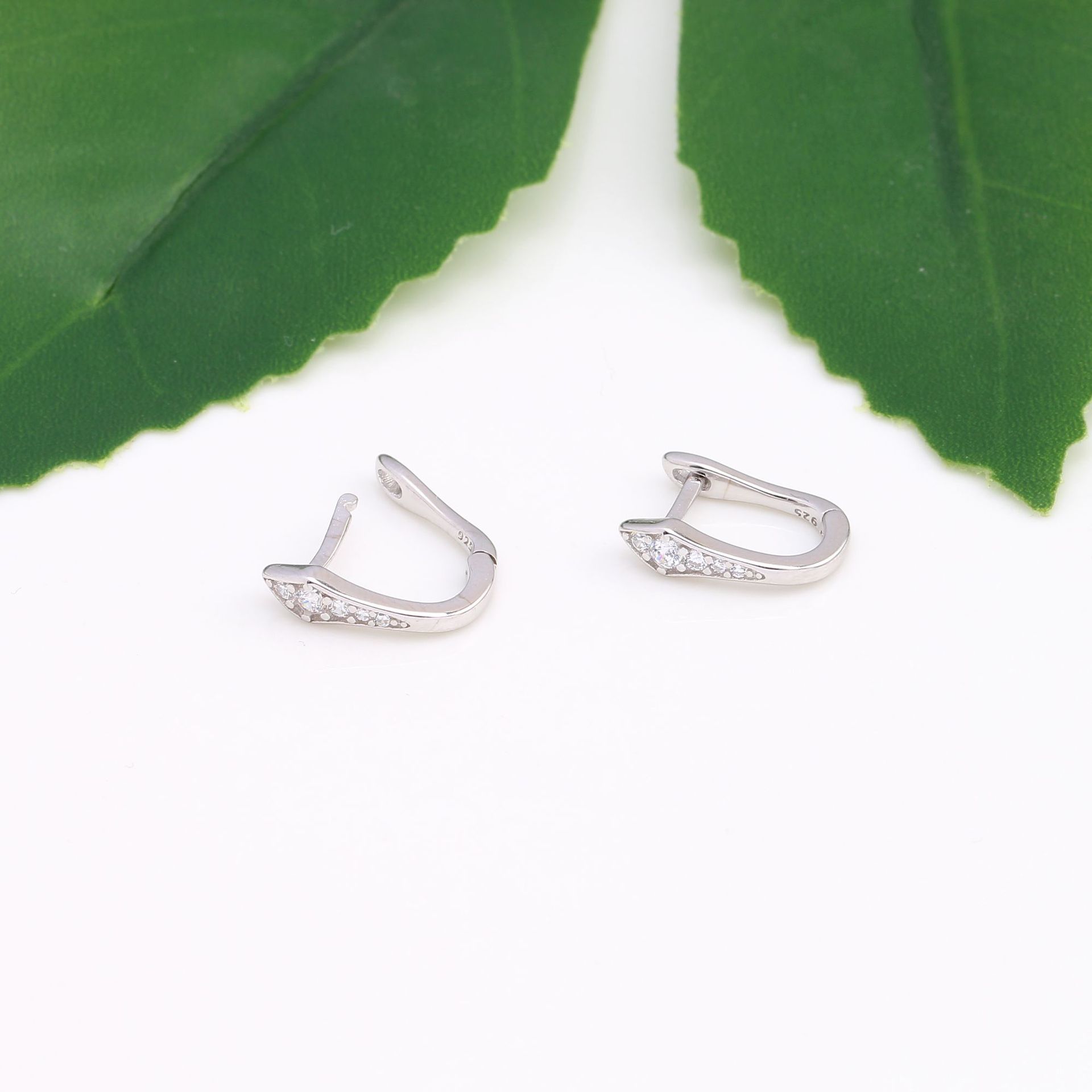 1 Pair Simple Style Shiny U Shape Plating Inlay Sterling Silver Zircon White Gold Plated Gold Plated Earrings display picture 12