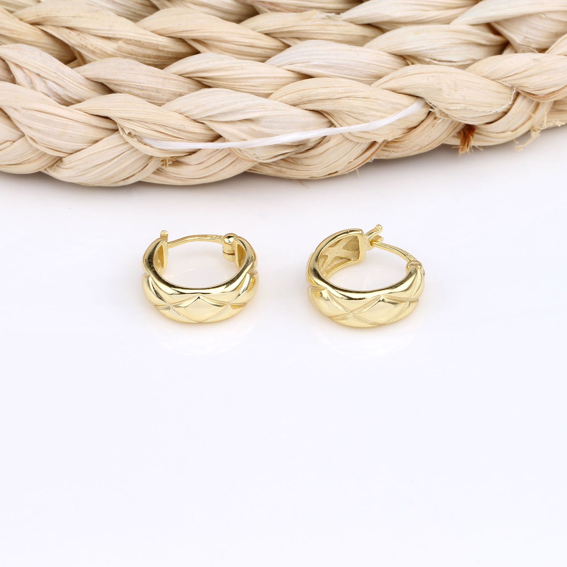 1 Pair Retro Simple Style Rhombus Plating Sterling Silver White Gold Plated Gold Plated Earrings display picture 7
