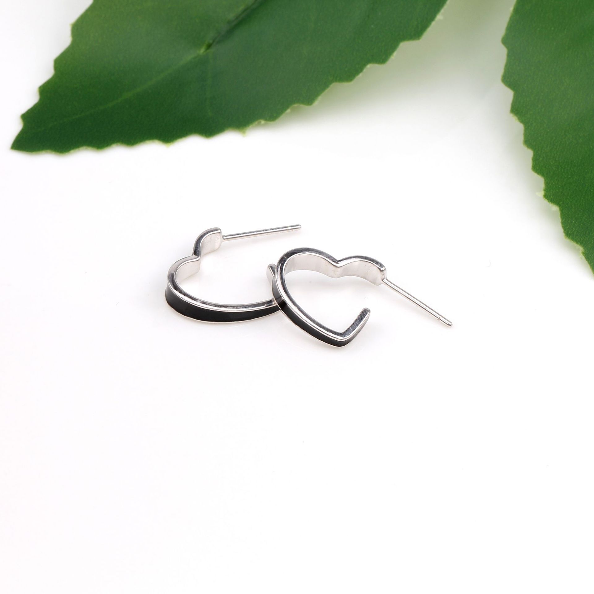 1 Pair Simple Style Heart Shape Epoxy Plating Sterling Silver Ear Studs display picture 10