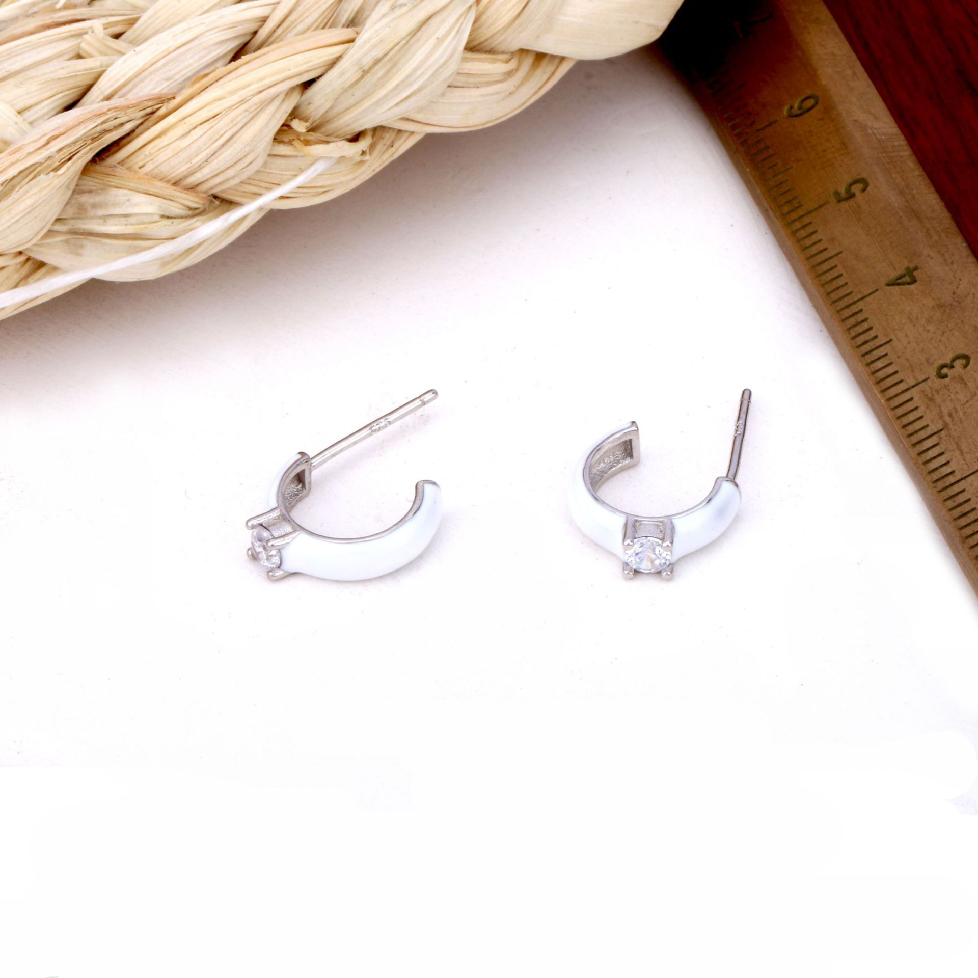 1 Pair Simple Style C Shape Epoxy Inlay Sterling Silver Gem Earrings display picture 8