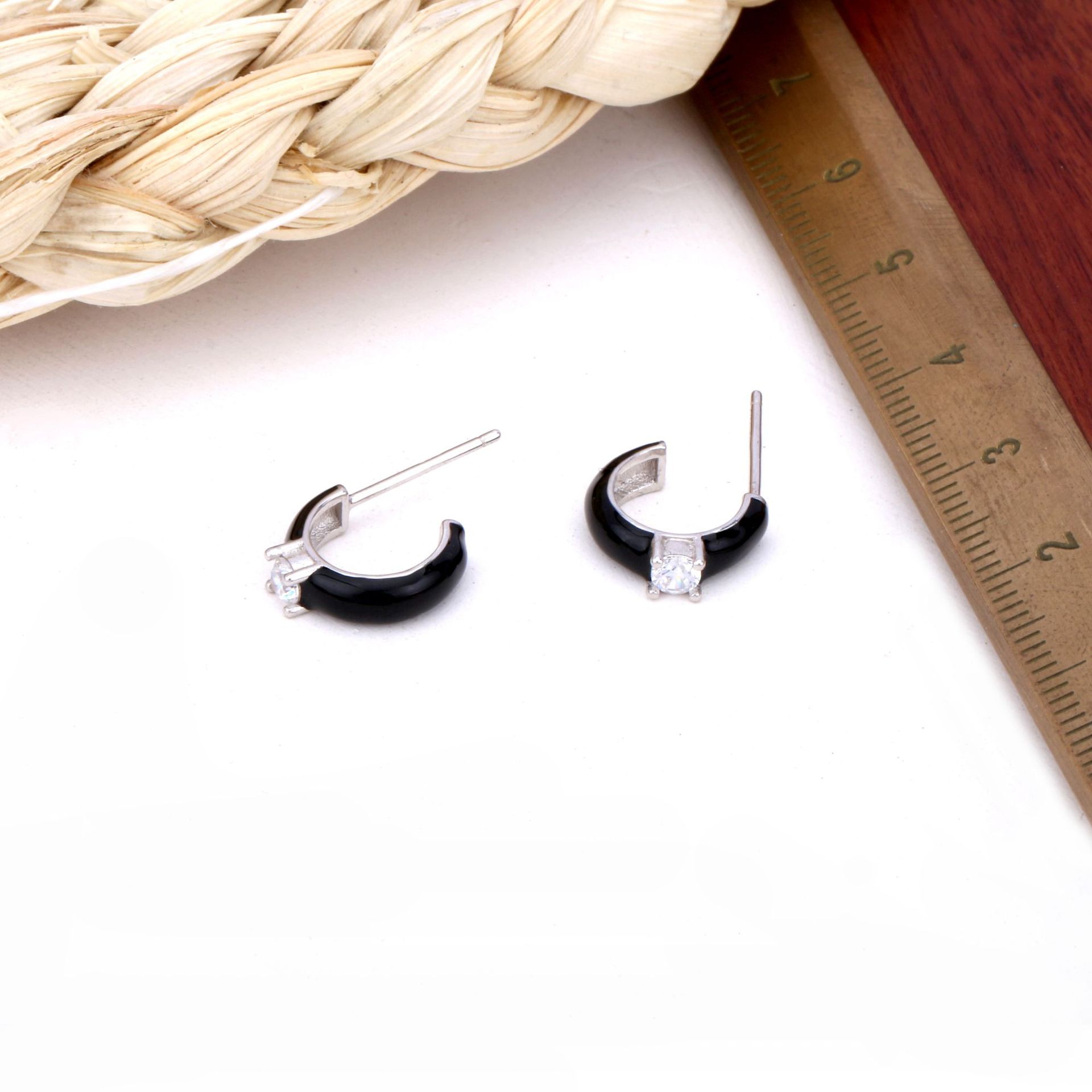 1 Pair Simple Style C Shape Epoxy Inlay Sterling Silver Gem Earrings display picture 10