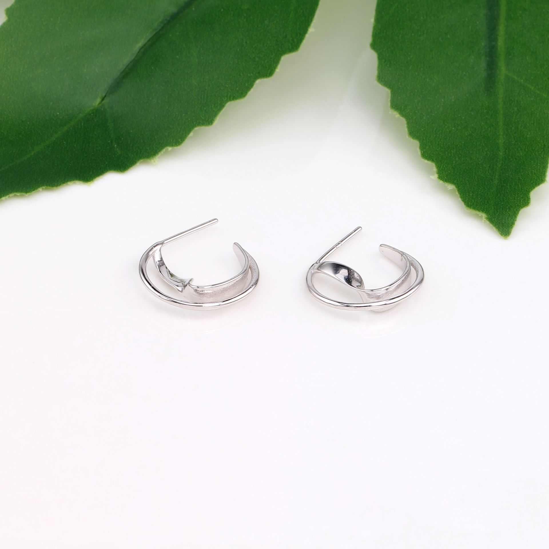 1 Pair Simple Style Solid Color Irregular Plating Pleated Sterling Silver Earrings display picture 10