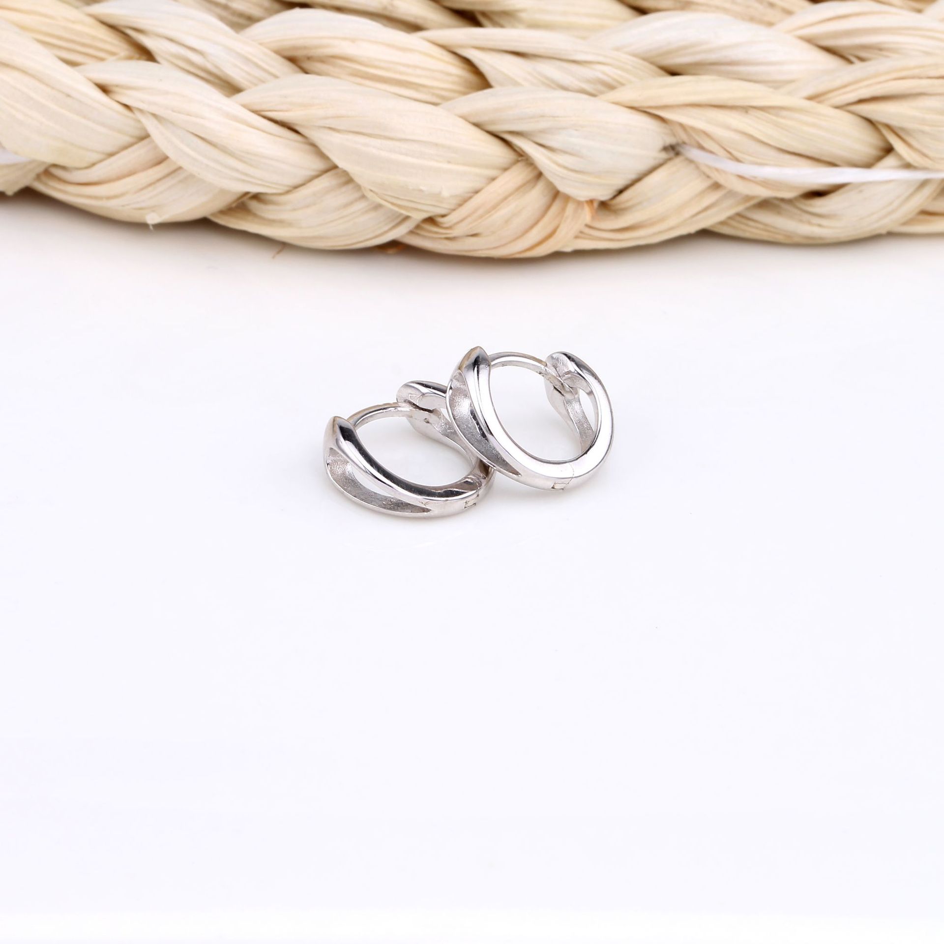 1 Pair Simple Style Round Plating Sterling Silver Earrings display picture 10