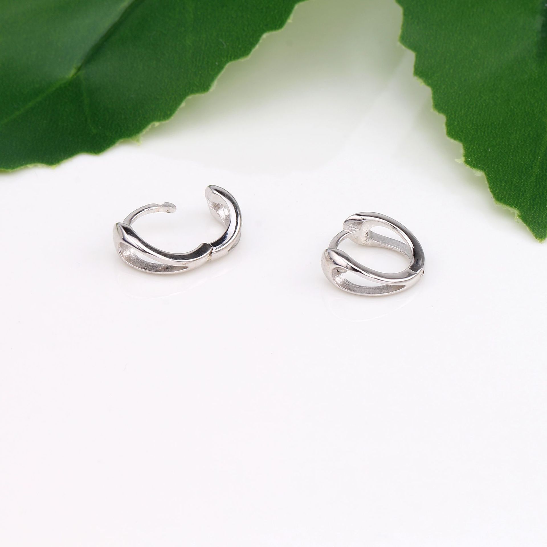1 Pair Simple Style Round Plating Sterling Silver Earrings display picture 12