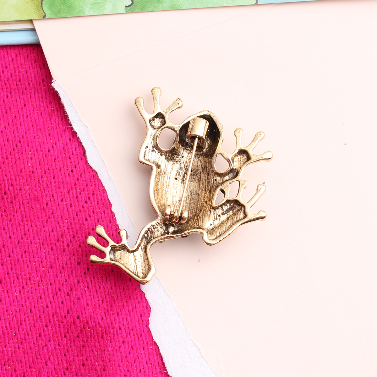 Simple Style Commute Frog Alloy Asymmetrical Rhinestones Women's Brooches display picture 1
