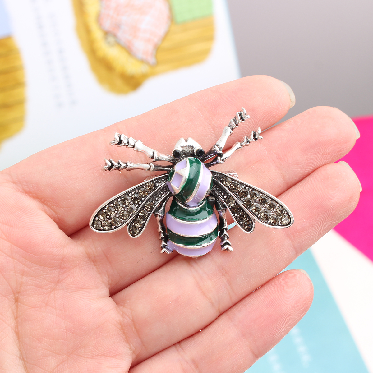 Cute Bee Alloy Asymmetrical Rhinestones Women's Brooches display picture 3