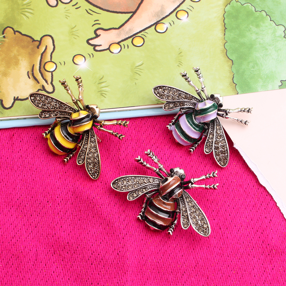 Cute Bee Alloy Asymmetrical Rhinestones Women's Brooches display picture 5