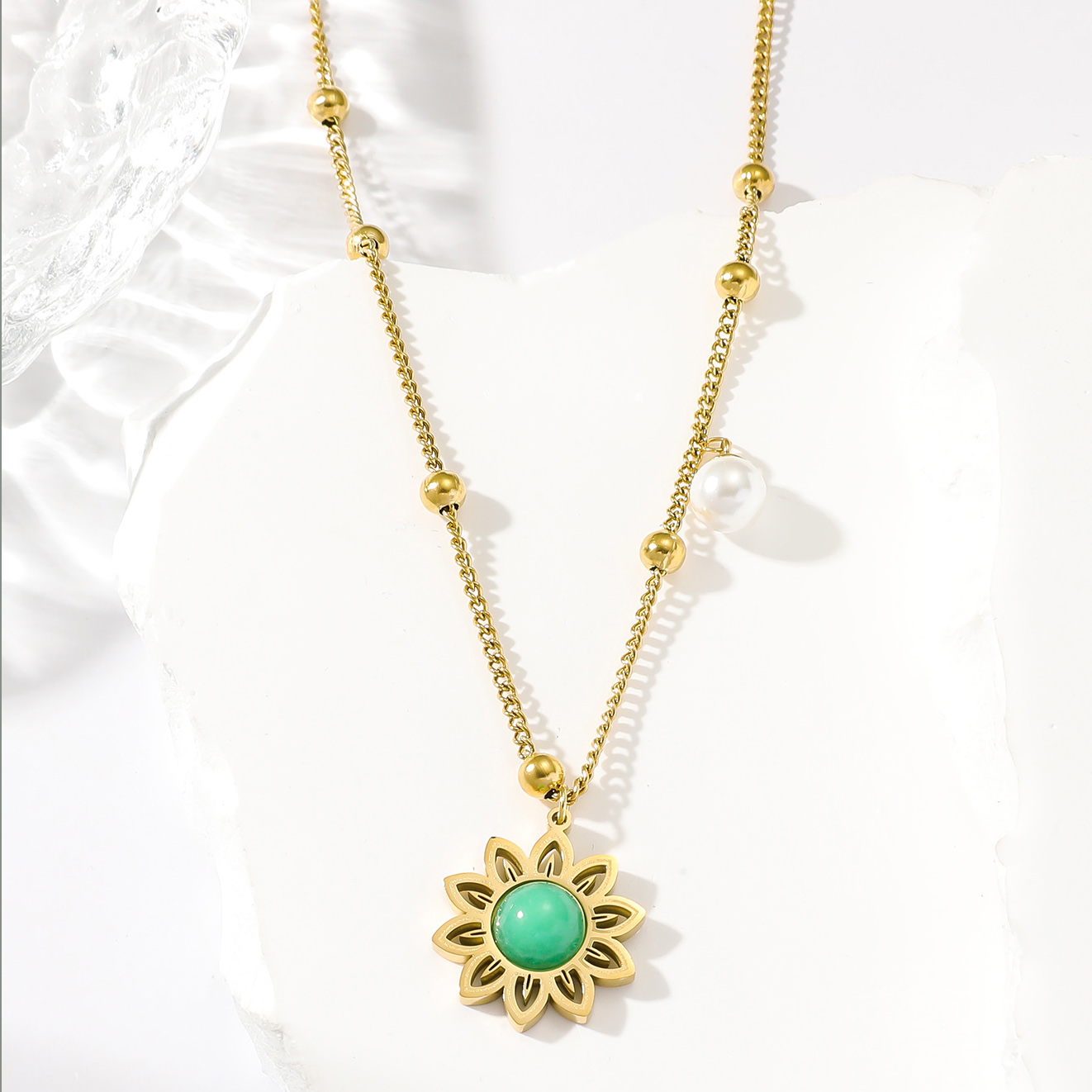1 Bohemian Real Gold Electroplated Turquoise Flower Necklace Women's Fashion Floral Pearl Necklace display picture 2