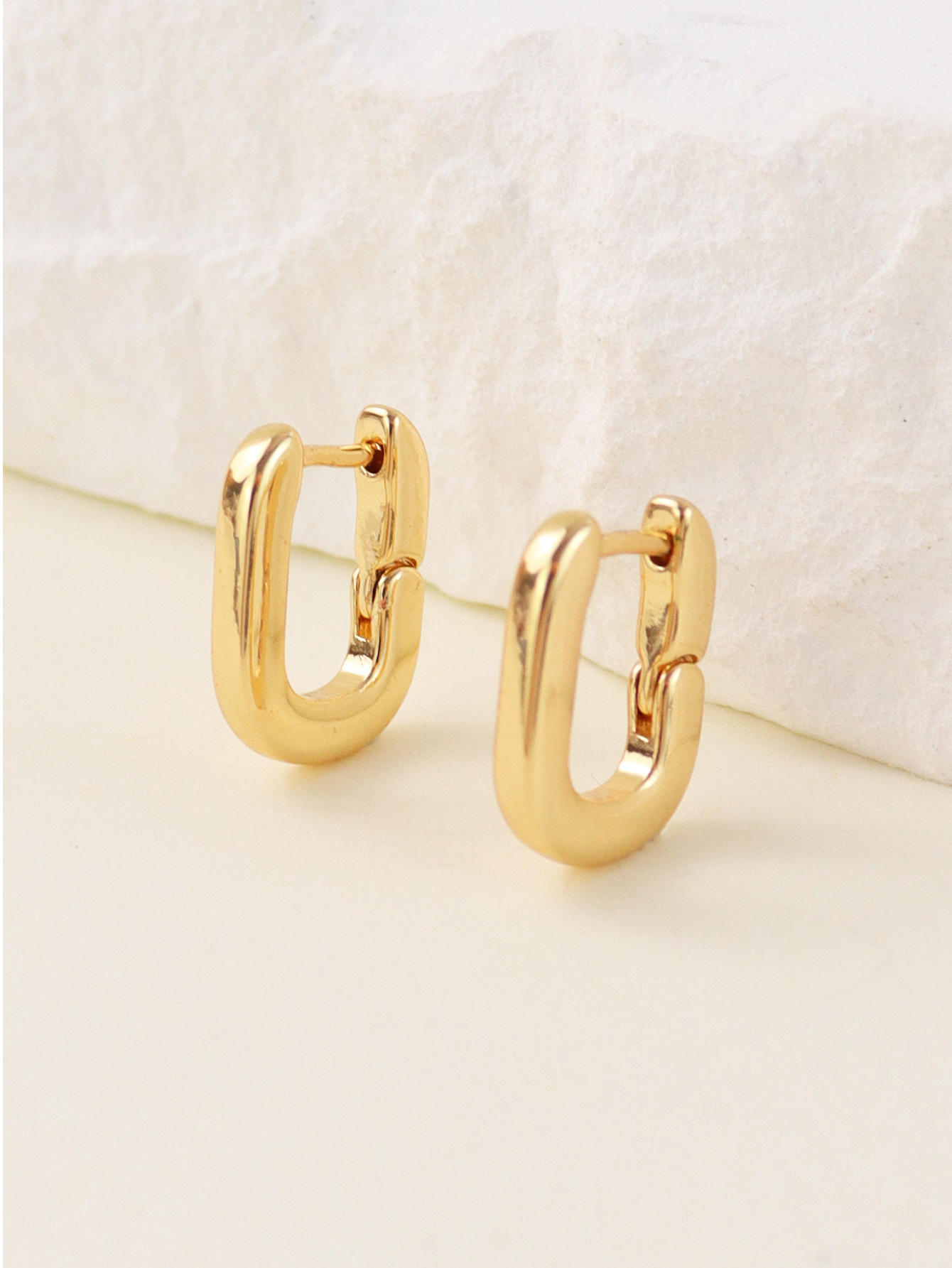 1 Pair Vintage Style U Shape Plating Copper Hoop Earrings display picture 5