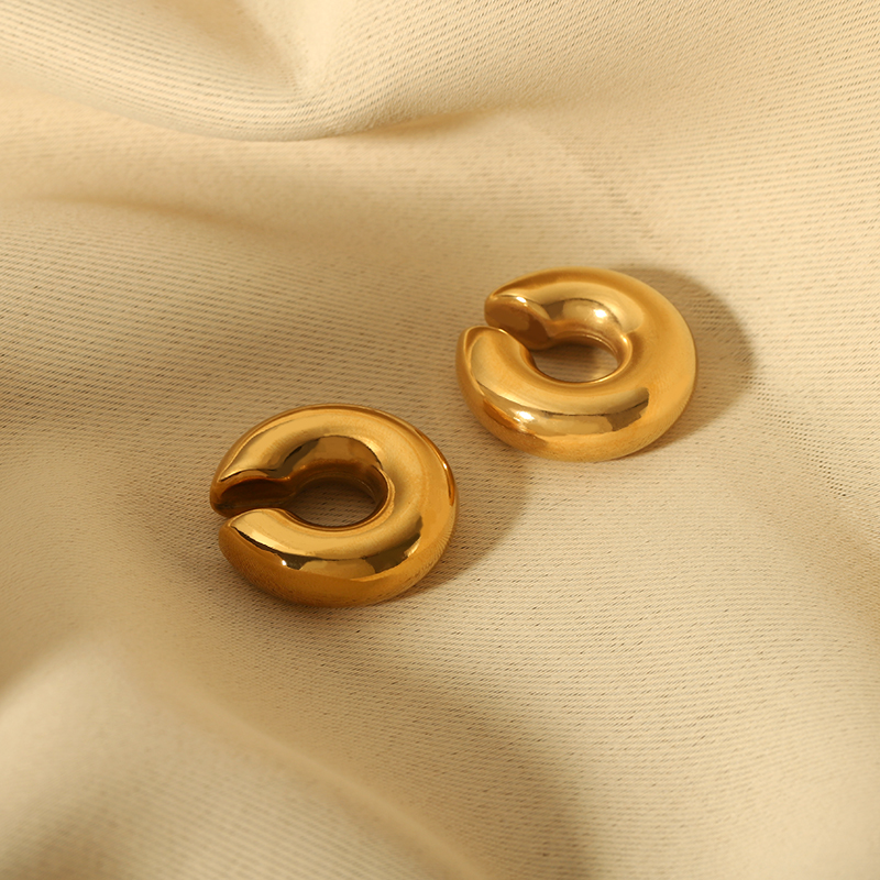 1 Pair Vintage Style Solid Color Plating 304 Stainless Steel 18K Gold Plated Hoop Earrings display picture 4
