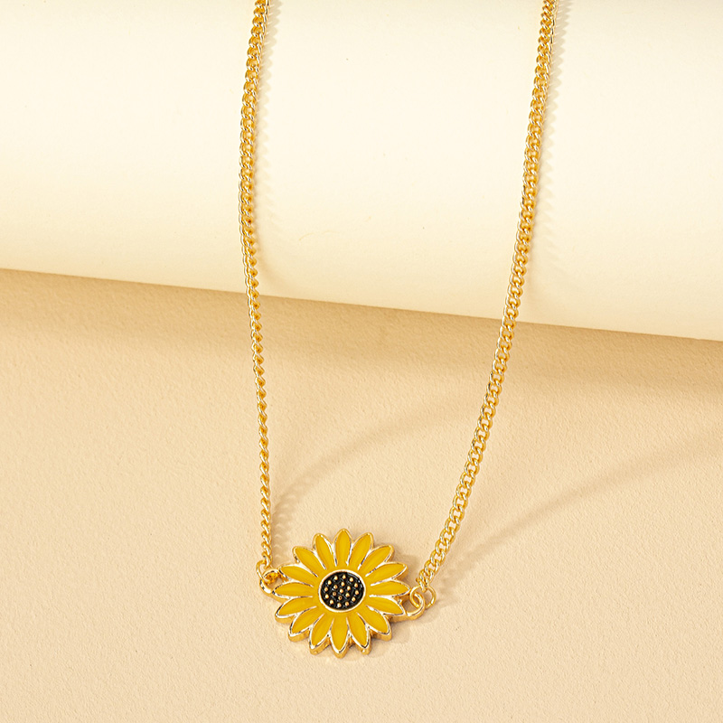 Korean Style Ins Style Graceful And Fashionable Commuter Sunflower Pendant Necklace Women's Retro Trendy Sunflower Clavicle Chain display picture 6