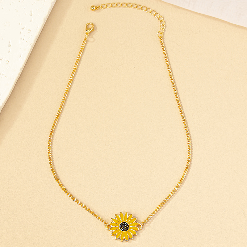 Korean Style Ins Style Graceful And Fashionable Commuter Sunflower Pendant Necklace Women's Retro Trendy Sunflower Clavicle Chain display picture 7