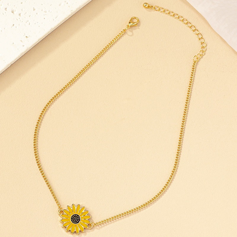 Korean Style Ins Style Graceful And Fashionable Commuter Sunflower Pendant Necklace Women's Retro Trendy Sunflower Clavicle Chain display picture 8