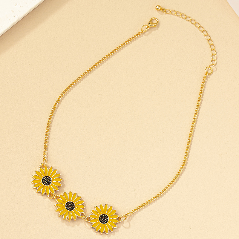Korean Style Ins Style Graceful And Fashionable Commuter Sunflower Pendant Necklace Women's Retro Trendy Sunflower Clavicle Chain display picture 3