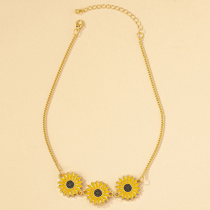 Korean Style Ins Style Graceful And Fashionable Commuter Sunflower Pendant Necklace Women's Retro Trendy Sunflower Clavicle Chain display picture 4