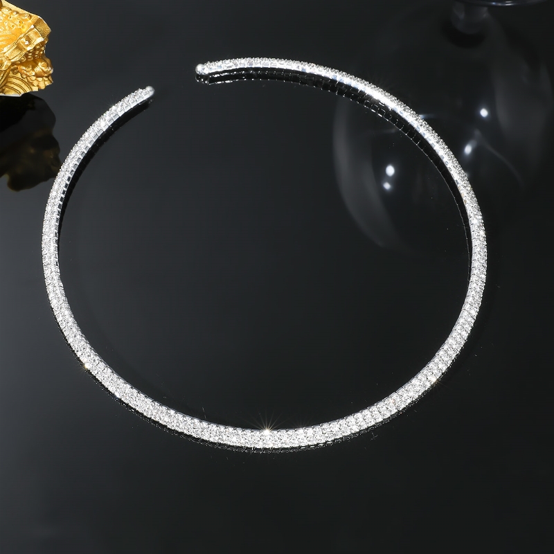 Elegant Simple Style Solid Color Stainless Steel Plating Inlay Rhinestones Silver Plated Necklace display picture 1
