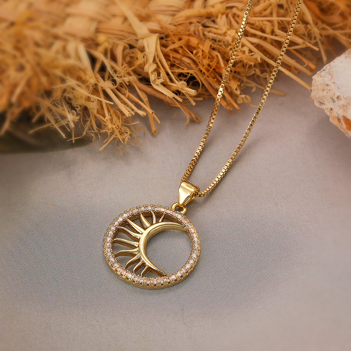 Aogu Cross-border Copper Plating 18k Gold Zircon Sun Moon Round Pendant Necklace Female Niche High Sense Necklace display picture 5