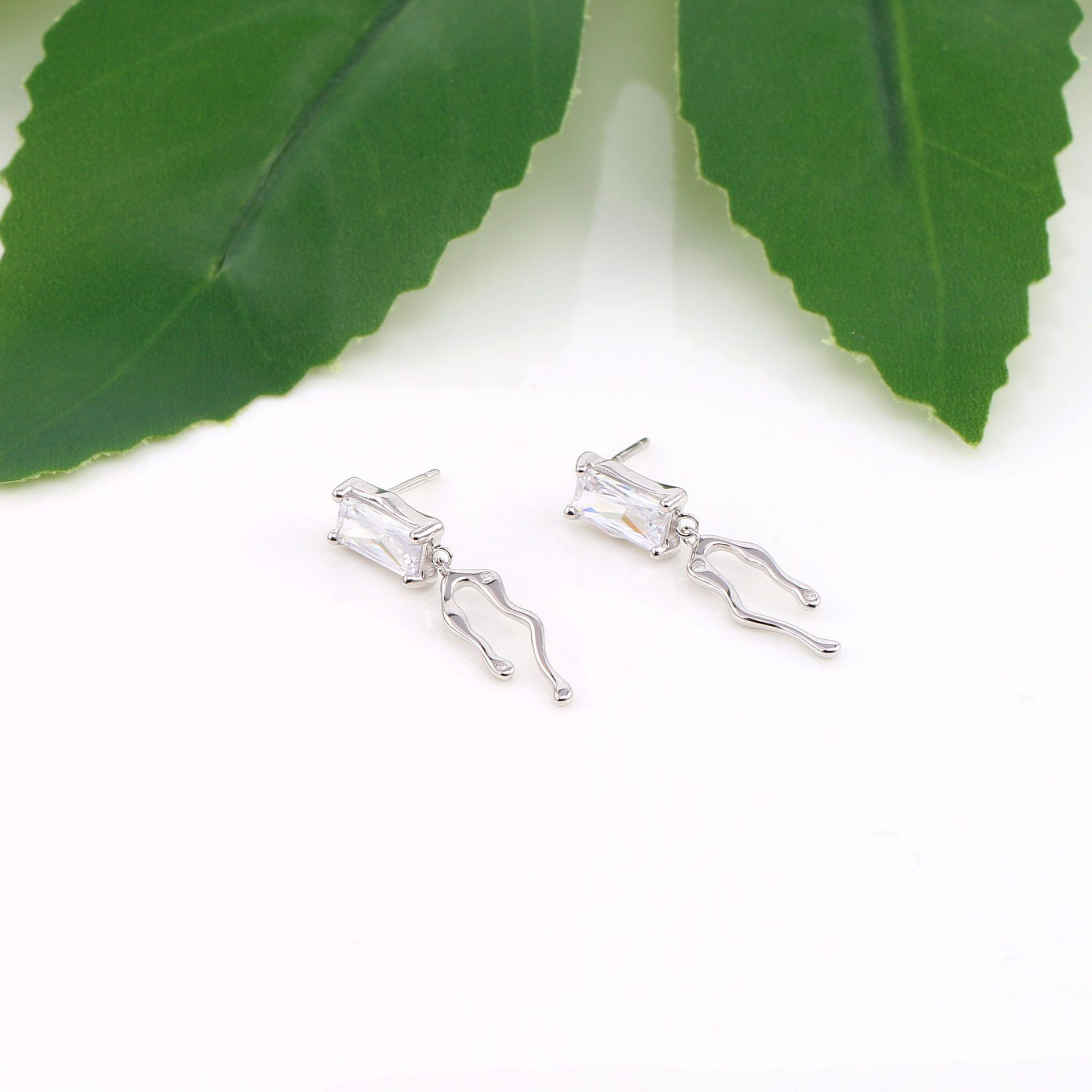 1 Pair Simple Style Square Inlay Sterling Silver Zircon Drop Earrings display picture 10