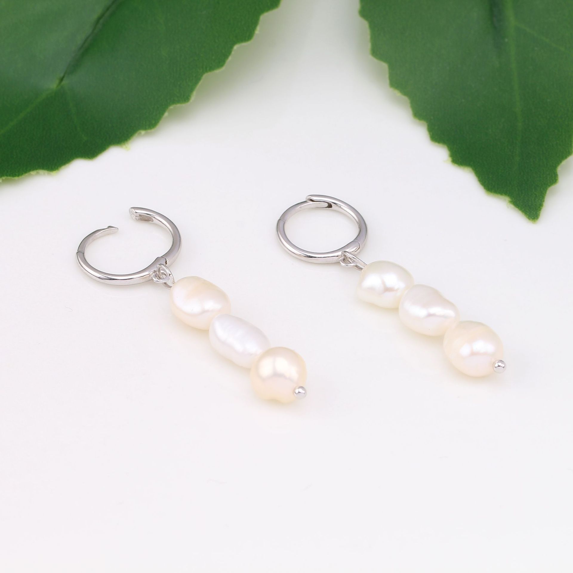 1 Pair Simple Style Round Beaded Sterling Silver Drop Earrings display picture 12