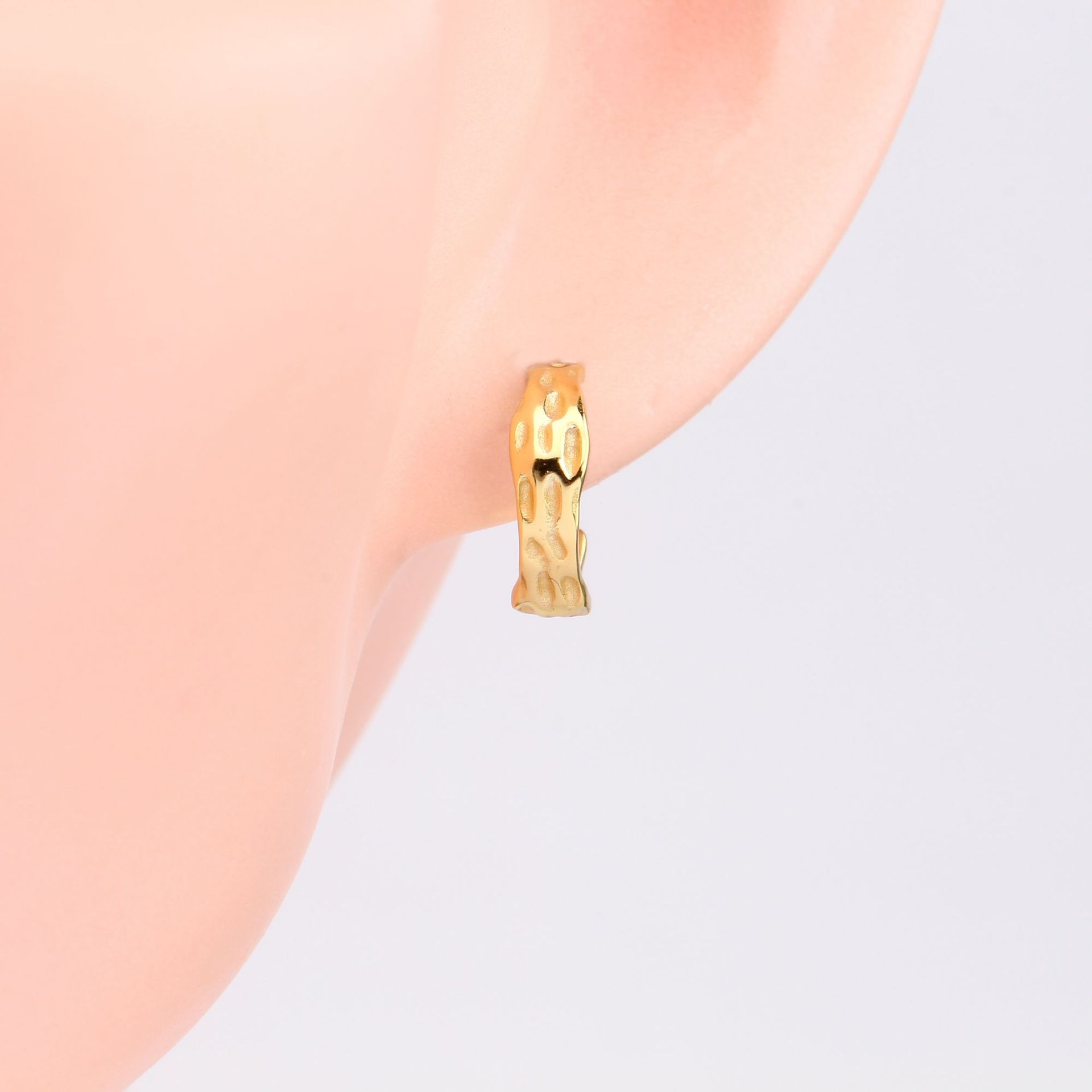 1 Pair Simple Style Solid Color Plating Pleated Sterling Silver Gold Plated Ear Studs display picture 5