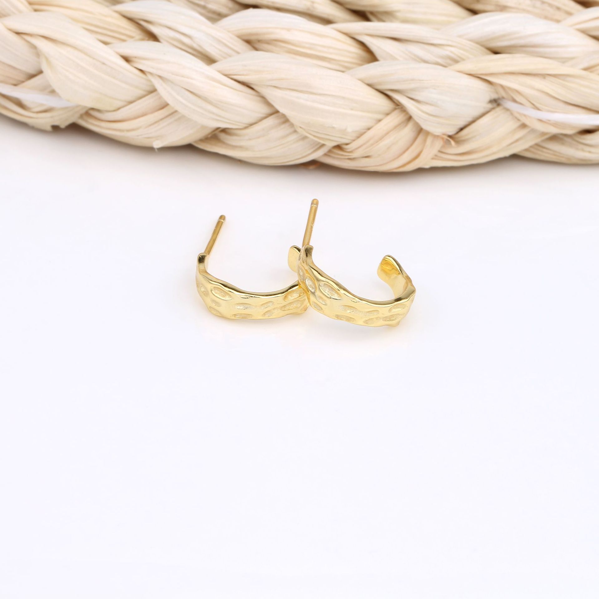 1 Pair Simple Style Solid Color Plating Pleated Sterling Silver Gold Plated Ear Studs display picture 7