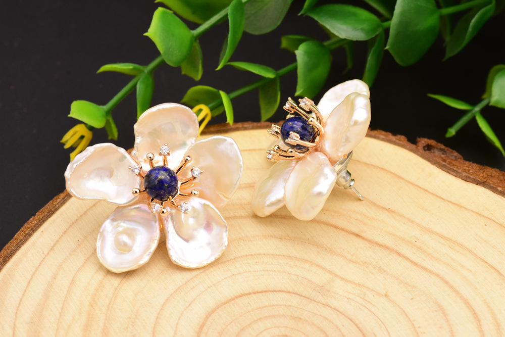 1 Pair Retro Flower Plating Inlay Sterling Silver Copper Freshwater Pearl Gold Plated Ear Studs display picture 3