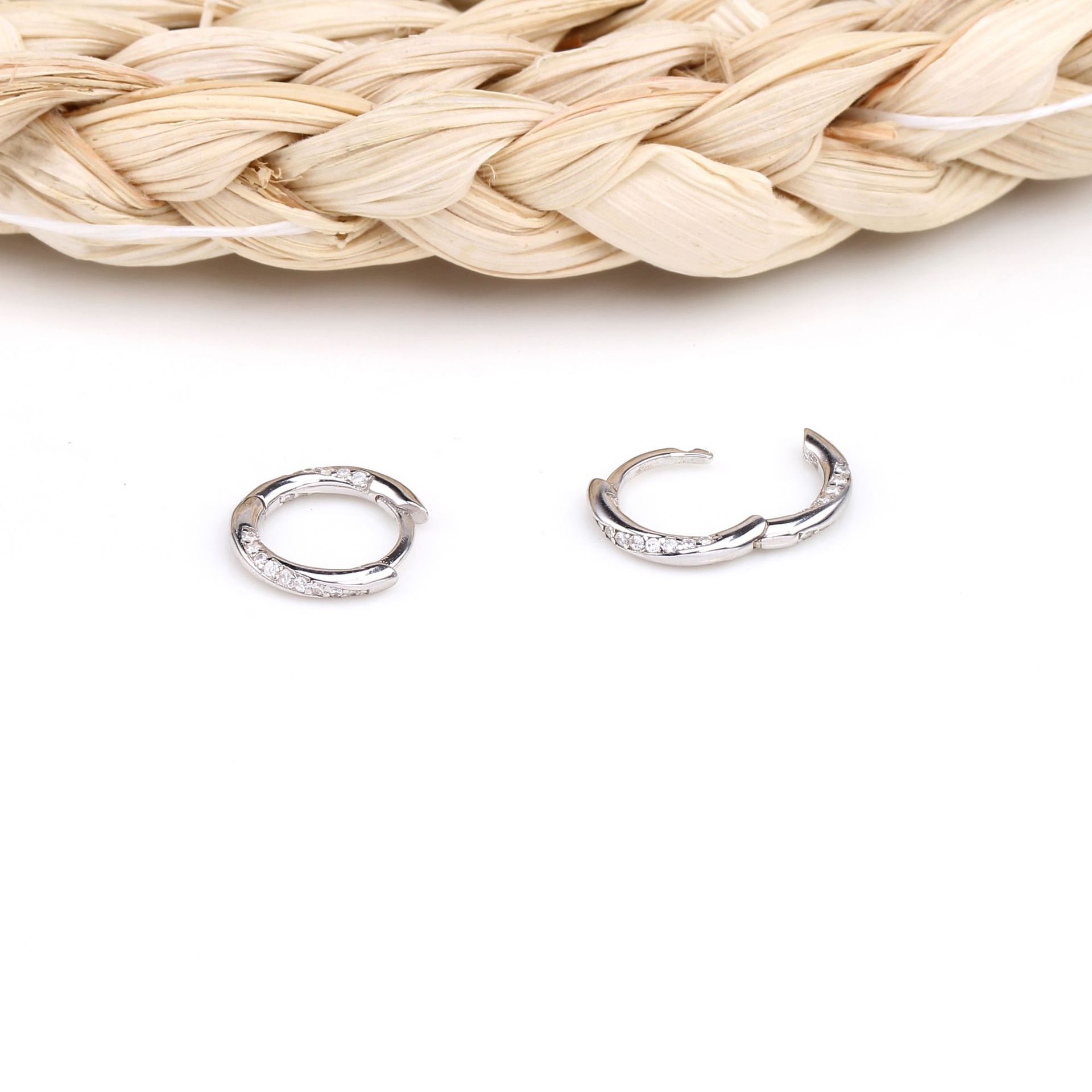 1 Paar Einfacher Stil Einfarbig Inlay Sterling Silber Zirkon Ohrringe display picture 7