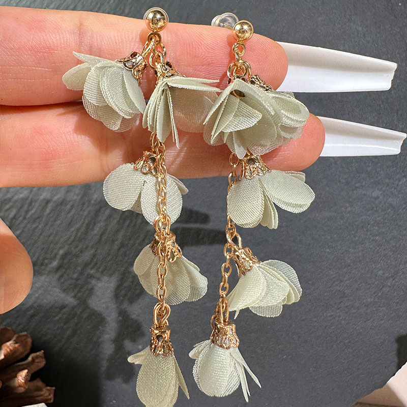 Wholesale Jewelry Simple Style Flower Alloy Cloth Patchwork Drop Earrings display picture 11