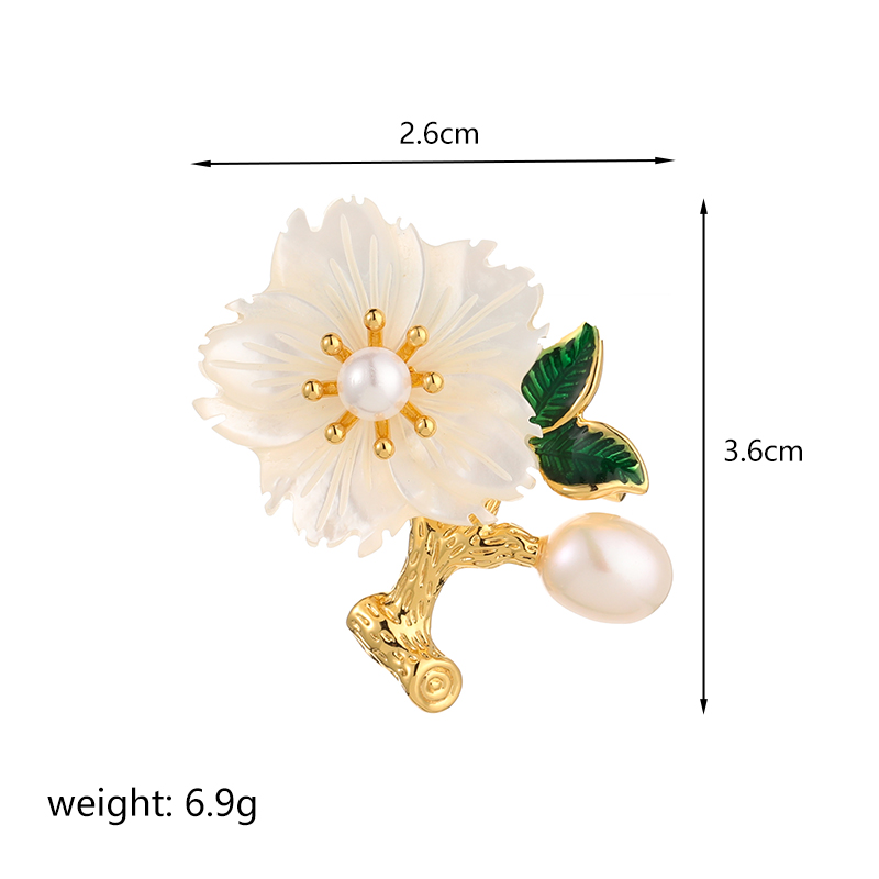 Retro Flower Butterfly Copper Plating Metal Inlay Freshwater Pearl Shell Women's Brooches 1 Piece display picture 2