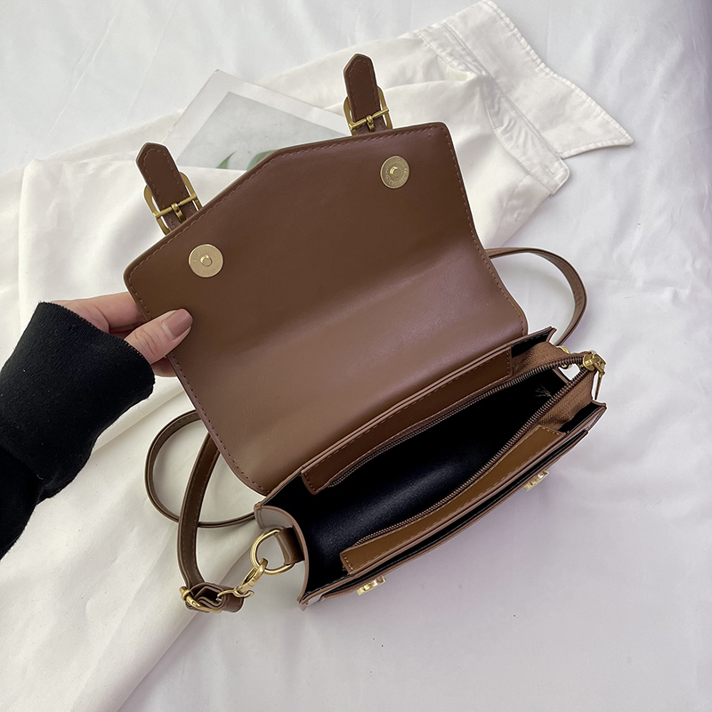 Women's All Seasons Pu Leather Solid Color Streetwear Sewing Thread Square Magnetic Buckle Shoulder Bag Handbag Messenger Bag display picture 8
