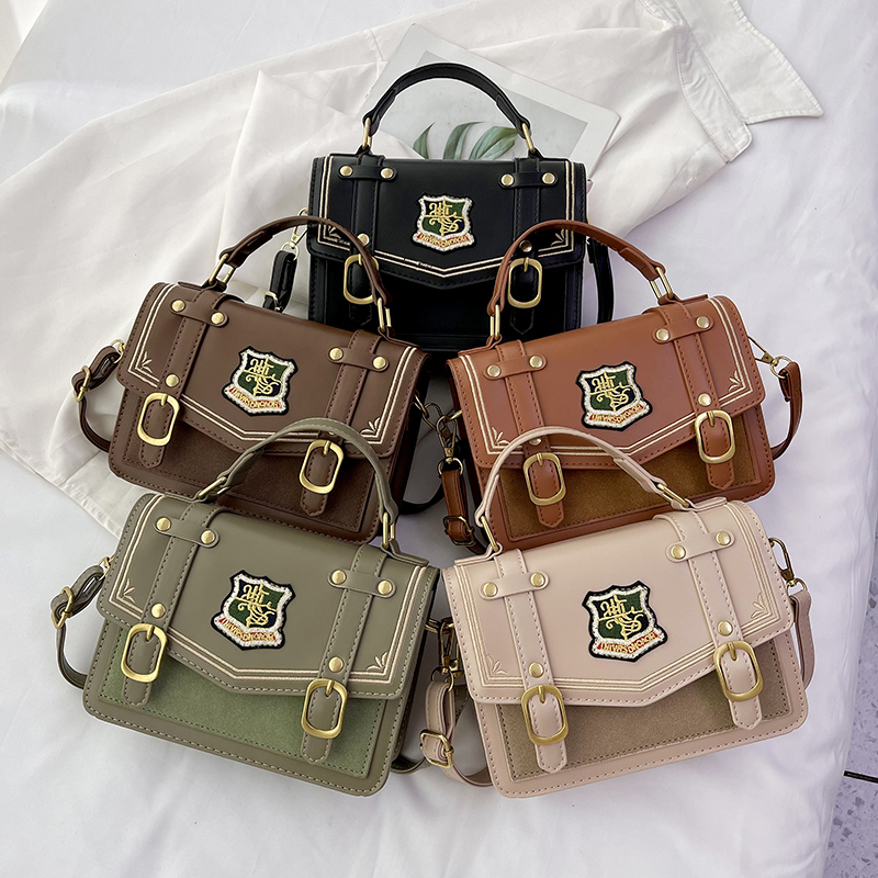 Women's All Seasons Pu Leather Solid Color Streetwear Sewing Thread Square Magnetic Buckle Shoulder Bag Handbag Messenger Bag display picture 13