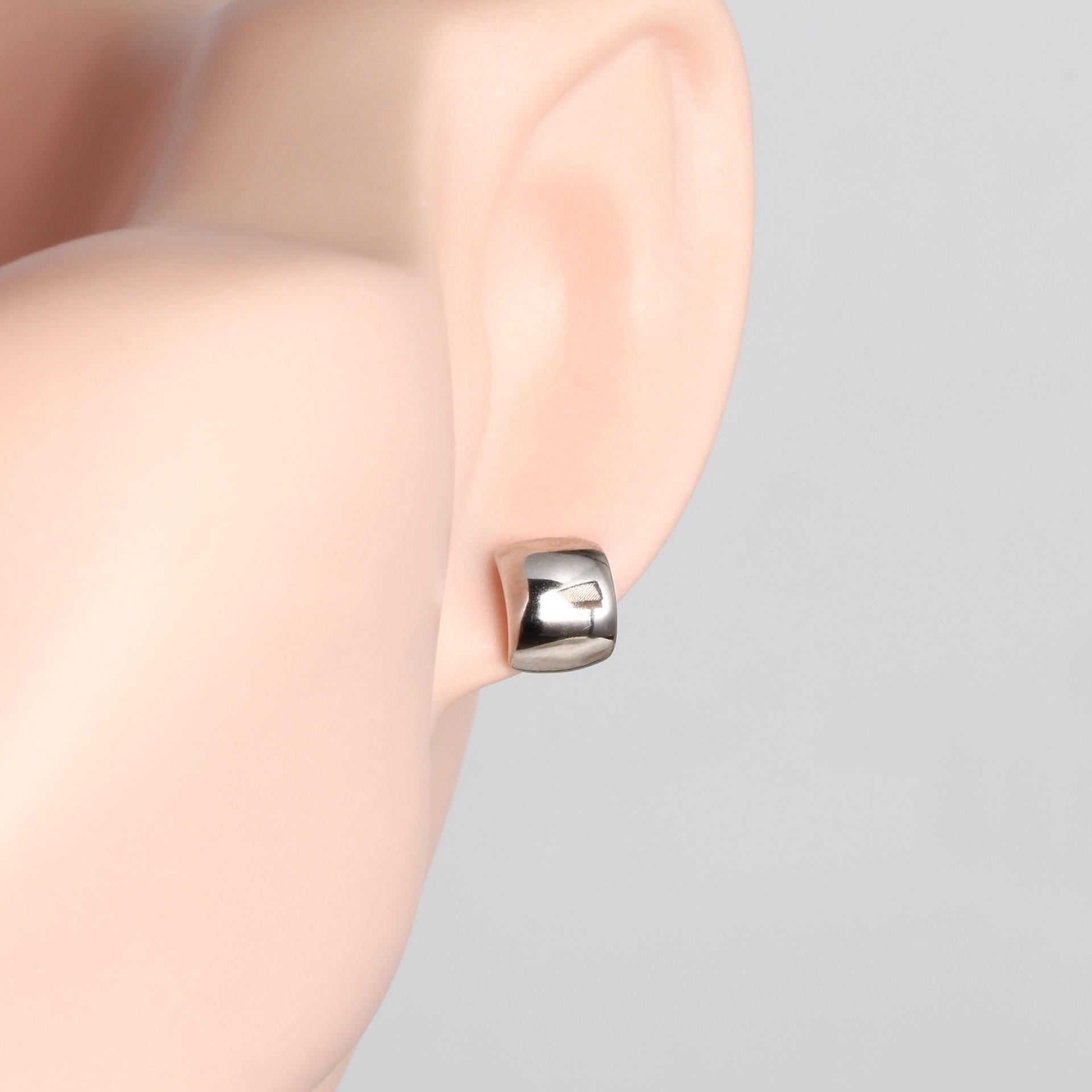 1 Paire Style Simple Forme En U Couleur Unie Placage Argent Sterling Boucles D'oreilles display picture 6