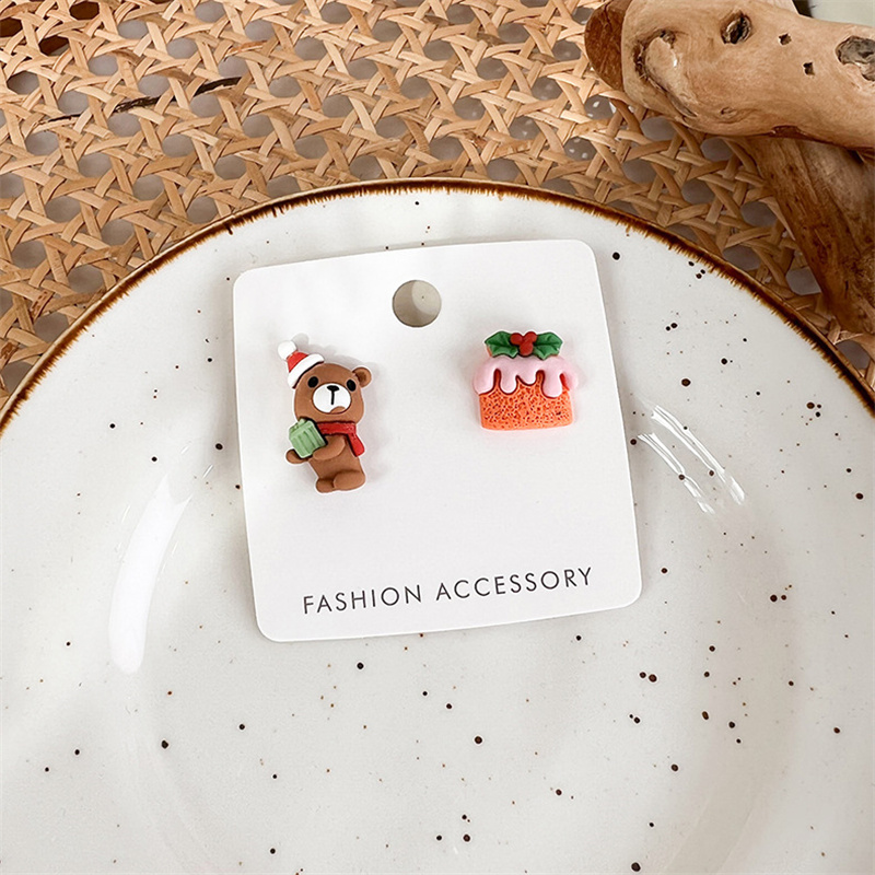 1 Pair Cute Santa Claus Asymmetrical Flakes Alloy Ear Studs display picture 6
