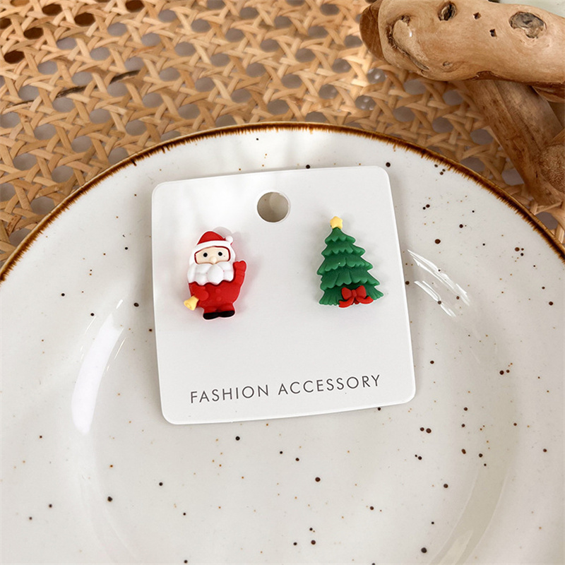 1 Pair Cute Santa Claus Asymmetrical Flakes Alloy Ear Studs display picture 7