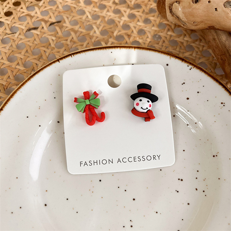 1 Pair Cute Santa Claus Asymmetrical Flakes Alloy Ear Studs display picture 8