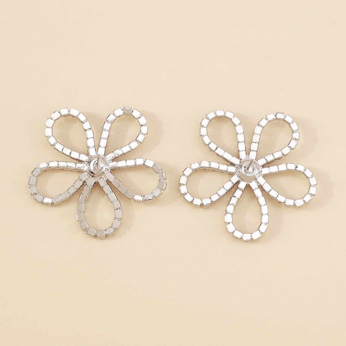 1 Pair Elegant Simple Style Flower Inlay Alloy Zircon Ear Studs display picture 2
