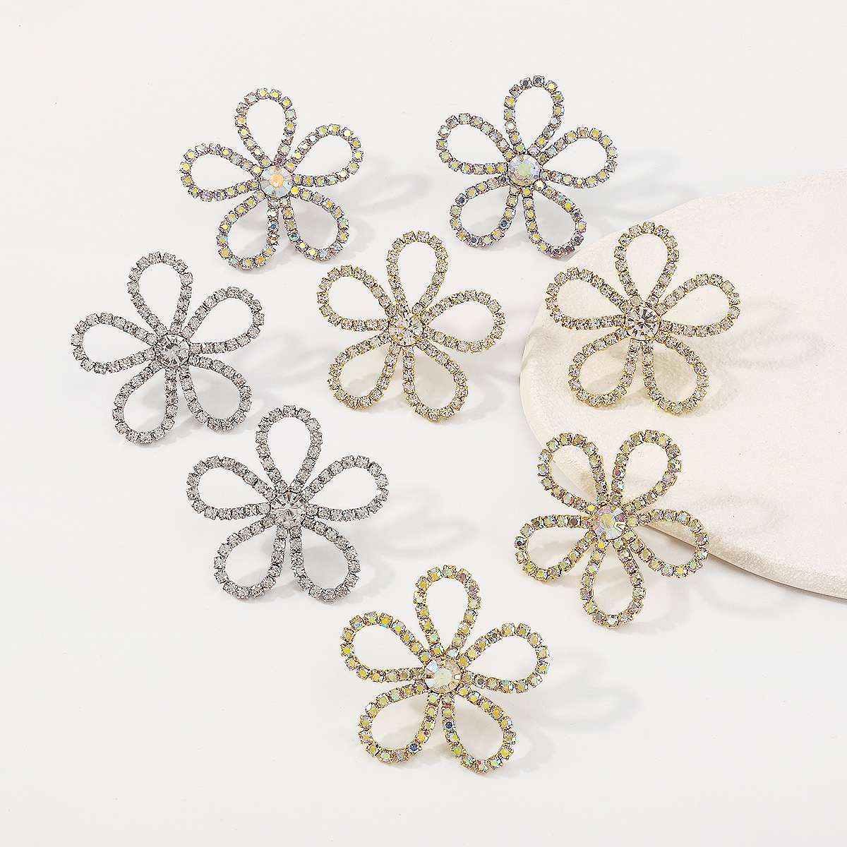 1 Pair Elegant Simple Style Flower Inlay Alloy Zircon Ear Studs display picture 3