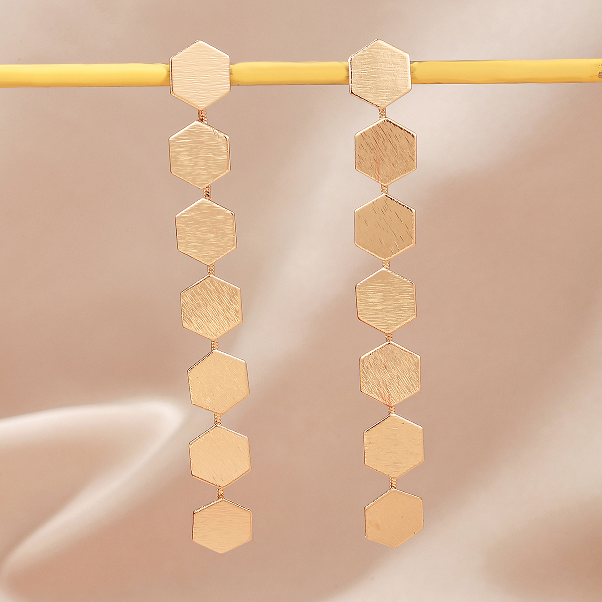 1 Pair Elegant Geometric Iron Drop Earrings display picture 4
