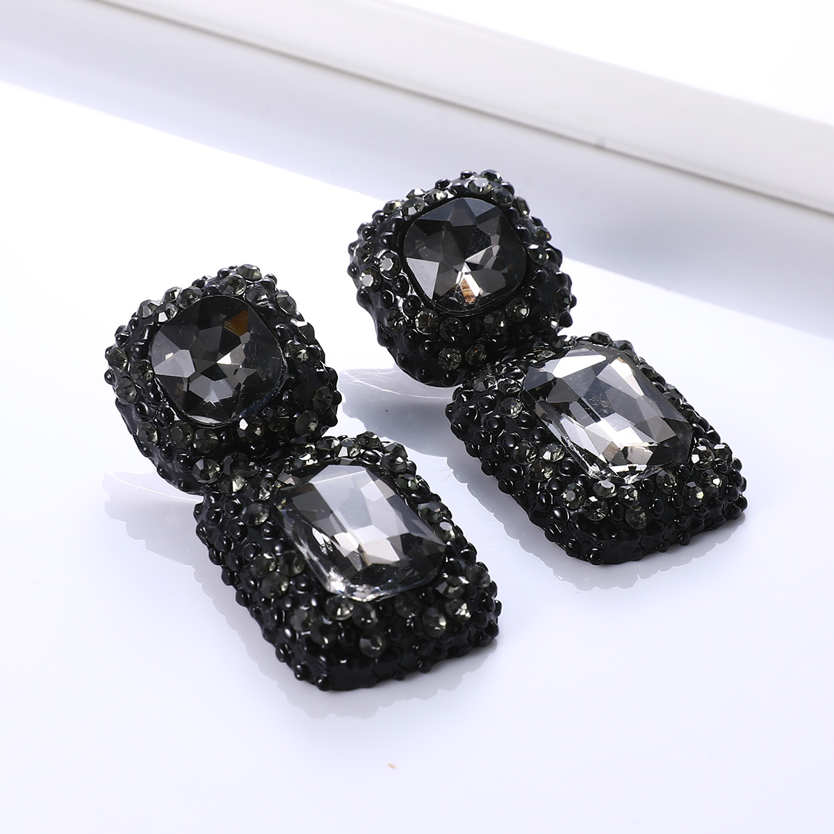 1 Pair Retro Square Inlay Alloy Glass Ear Studs display picture 2