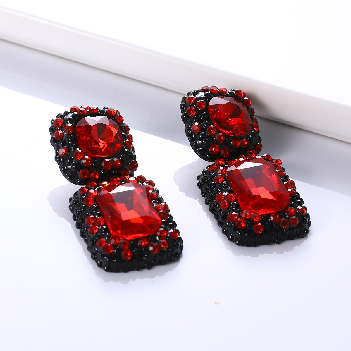 1 Pair Retro Square Inlay Alloy Glass Ear Studs display picture 3