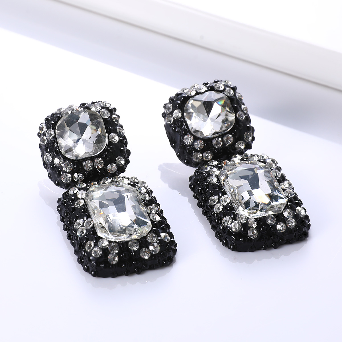 1 Pair Retro Square Inlay Alloy Glass Ear Studs display picture 6